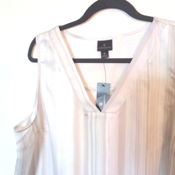 Ombre Striped V-Neckline  Tank Blouse - Picture 4 of 11
